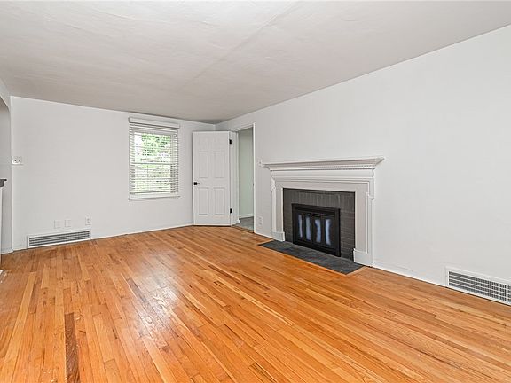 2nd image of 4466 Birchwood Ln