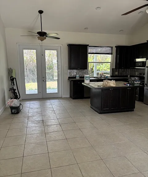 533 NW Avon Ave — Photo 2