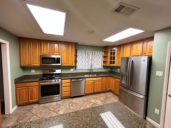 3rd image of 1216 Londonderry Ln