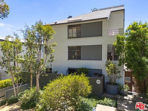2nd image of 928 7th St APT 3