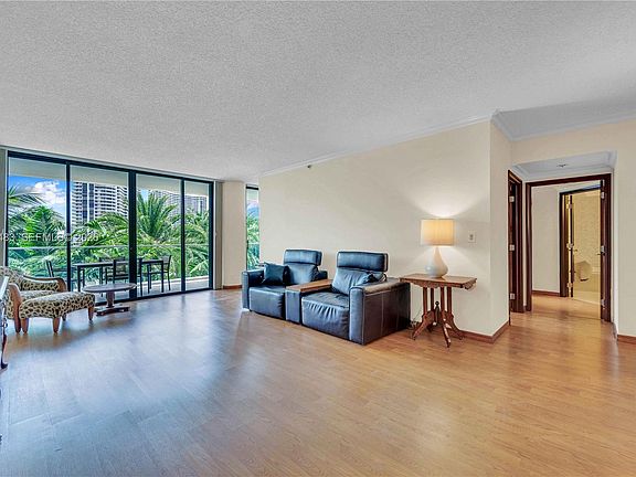 3rd image of 2800 Island Blvd APT 603