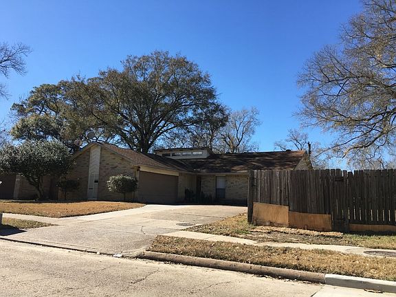 3rd image of 1023 Sterling Green Dr S