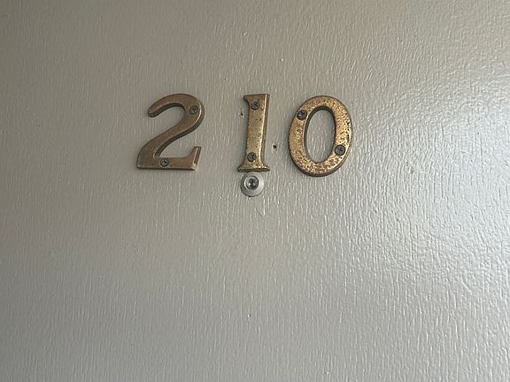 2nd image of 1045 S Ardmore Ave APT 210