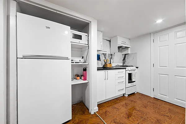 Rented by Aron Fried, LREB | media 8