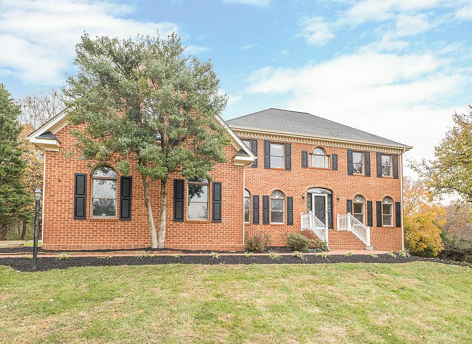 1st image of 338 Lugar Ln