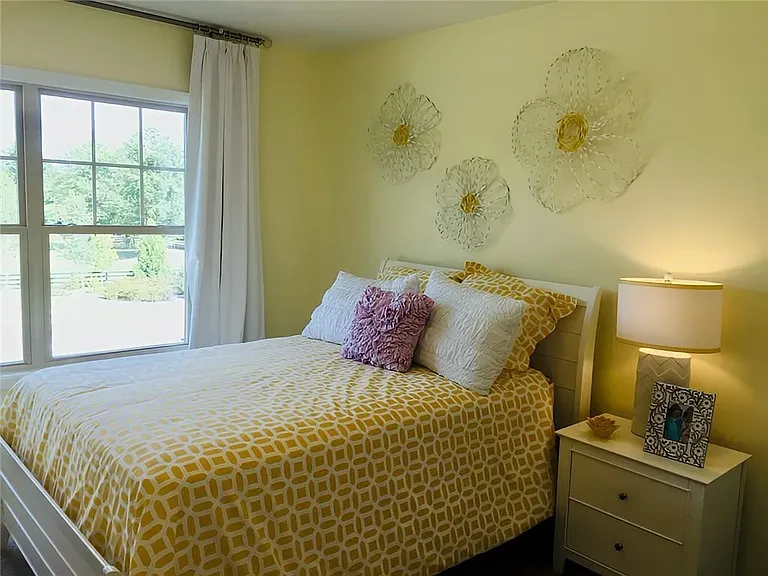 663 Greencrest Ln — Photo 7