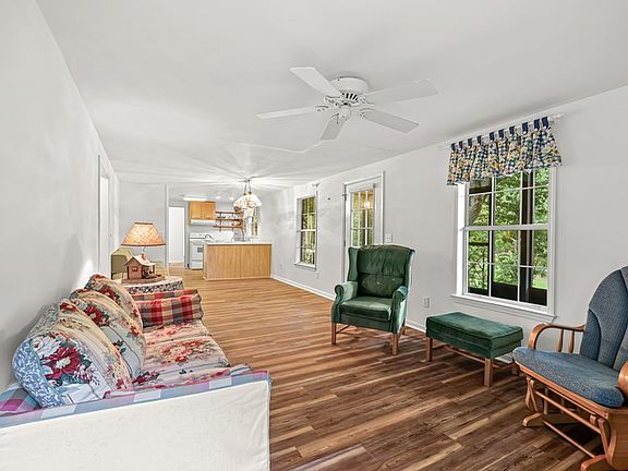 3rd image of 59 Hummingbird Ln