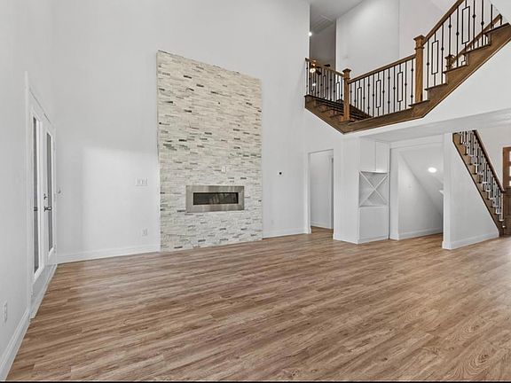 3rd image of 1718 Prestwick Ln