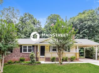 332 Foxcroft Dr, Winston Salem, NC 27103