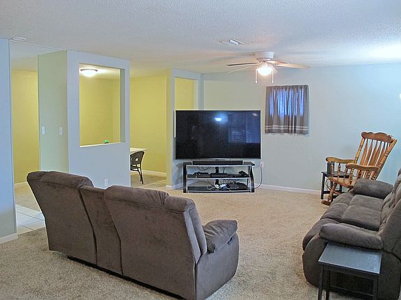 3rd image of 40 Holmes Blvd NW