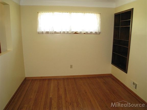 4th image of 26318 Harmon St