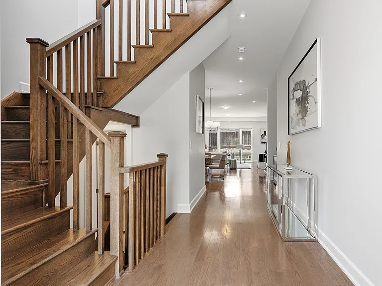 16 Farrell Rd — Photo 2