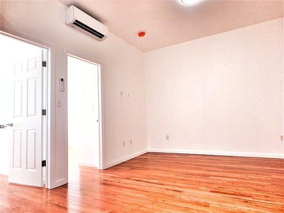4th image of 31-90 31st St #3N
