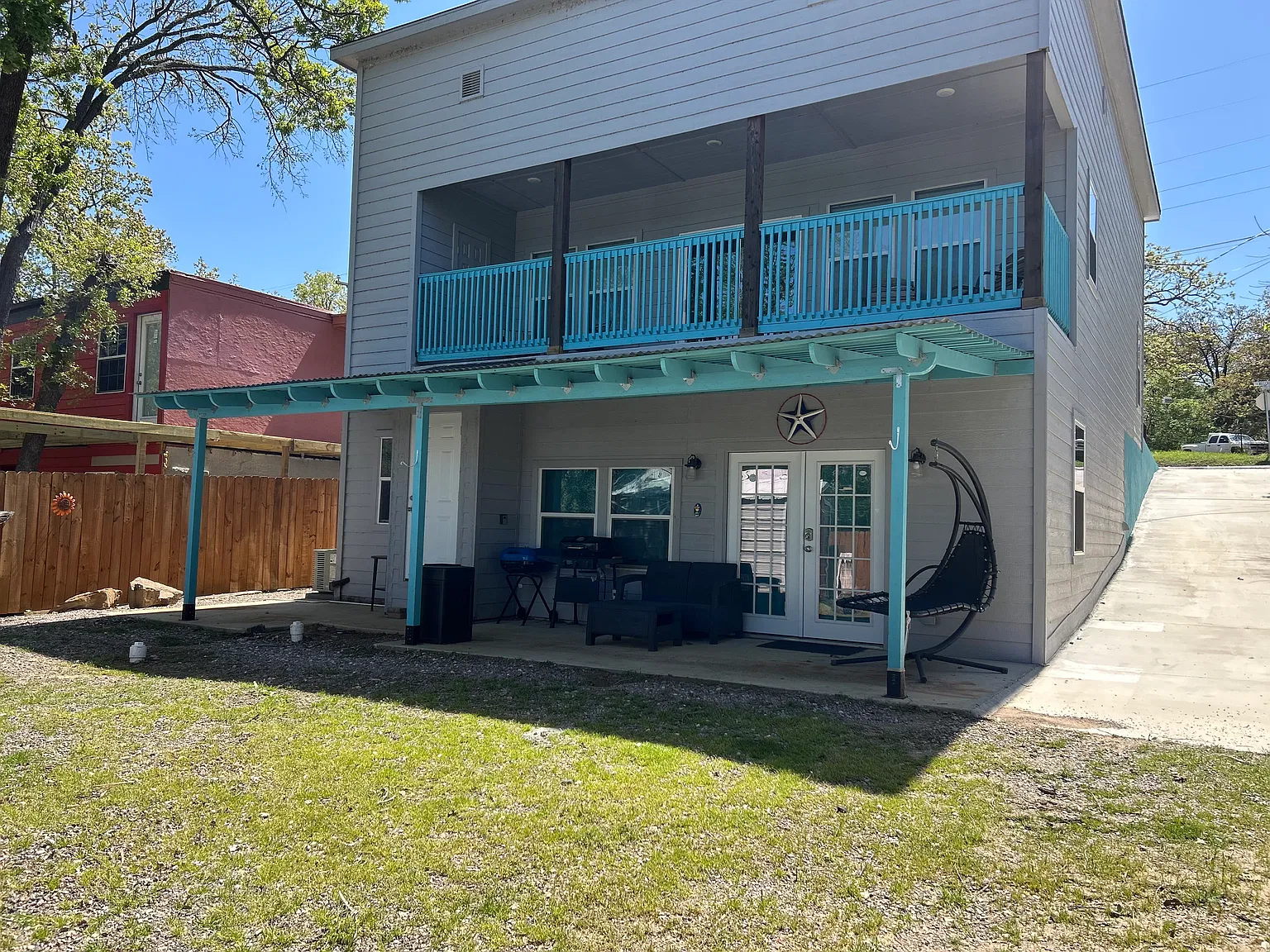 1842 Hillcrest Cir — Photo 3