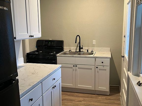3rd image of 2042-2046 W 4th St #5