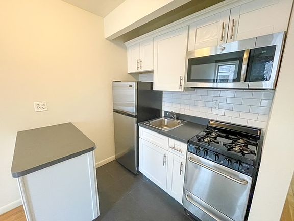 4th image of 435 W 45th St APT 3C
