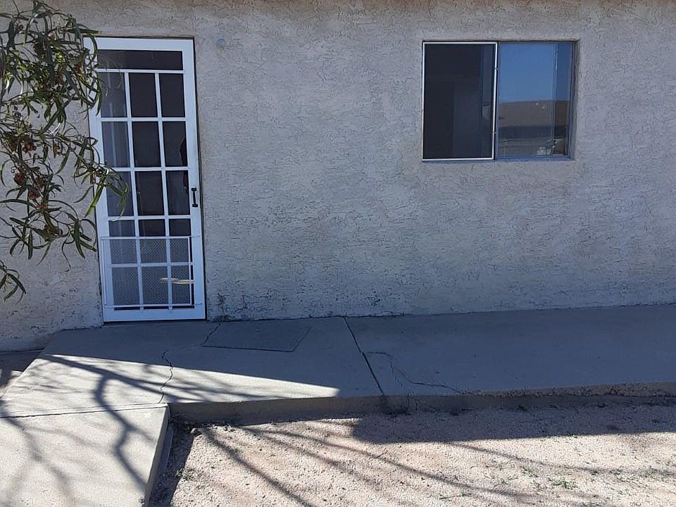 1st image of 915 N Melrose Ave