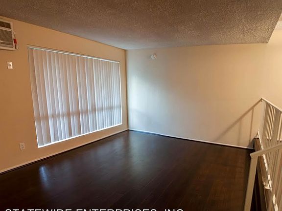 3rd image of 20431 Saticoy St APT 205