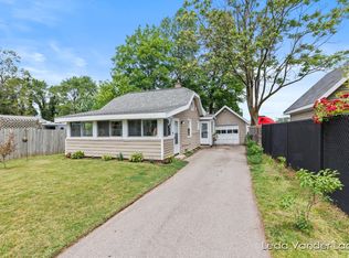 19 Jordan St SW, Wyoming, MI 49548