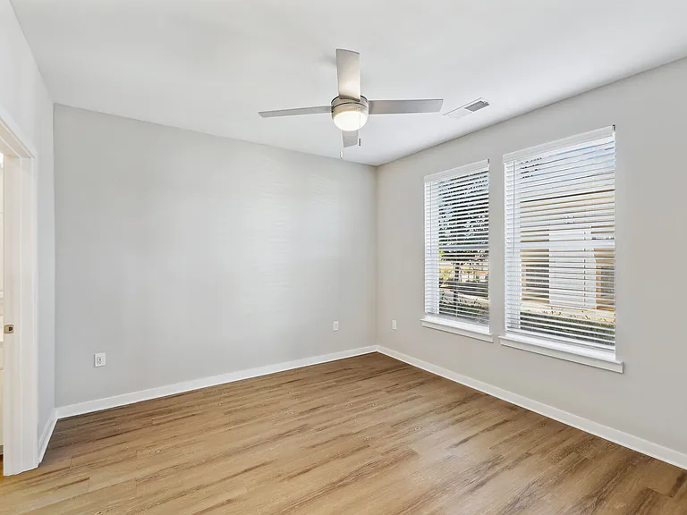 320 Voyager Way NW — Photo 34
