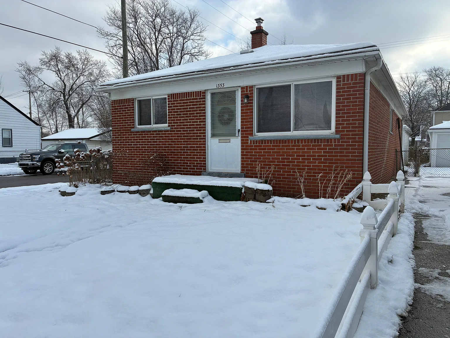 4 bed, 880 sqft, $1,500 — Photo 2