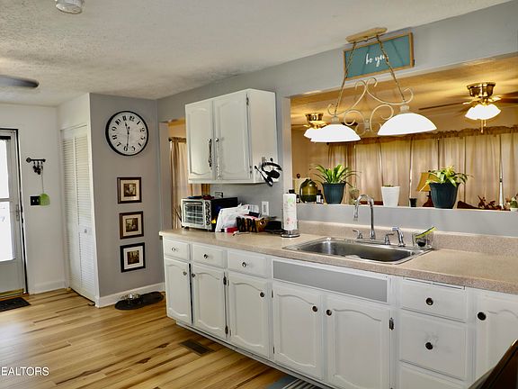 4th image of 137 Dogwood Ln