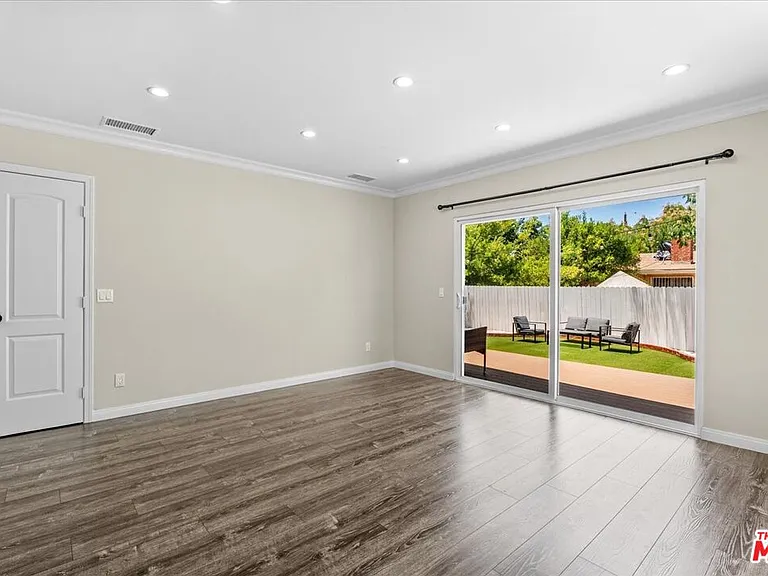 18725 Martha St — Photo 12