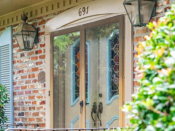 3rd image of 691 Dobester Ave