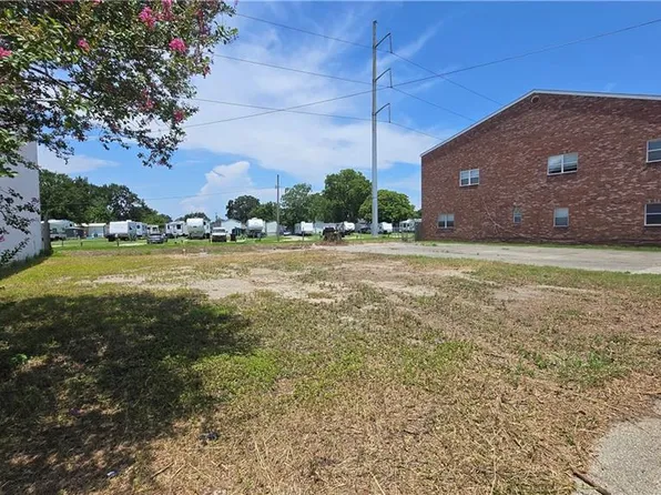 2120 Packenham Rd, Violet, LA 70092