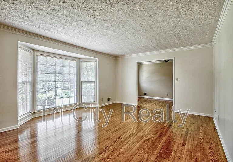630 Hawthorne Pl — Photo 9