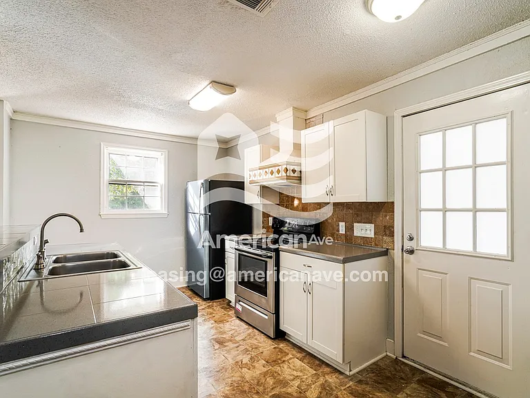 11348_006_kitchen_7.jpg