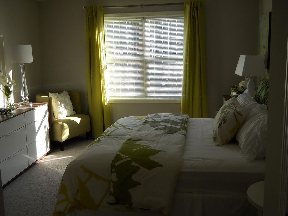 1st image of 793 Oak St APT 203