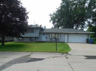 1037 5th Ave N, Clinton, IA 52732