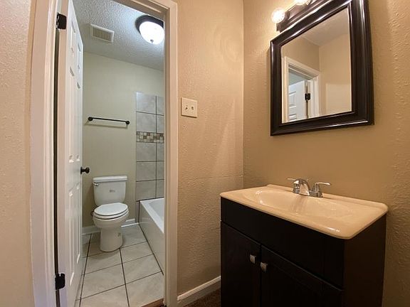 3rd image of 3400 Woodhollow Dr