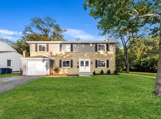 101 Forestway Dr, Deerfield, IL 60015