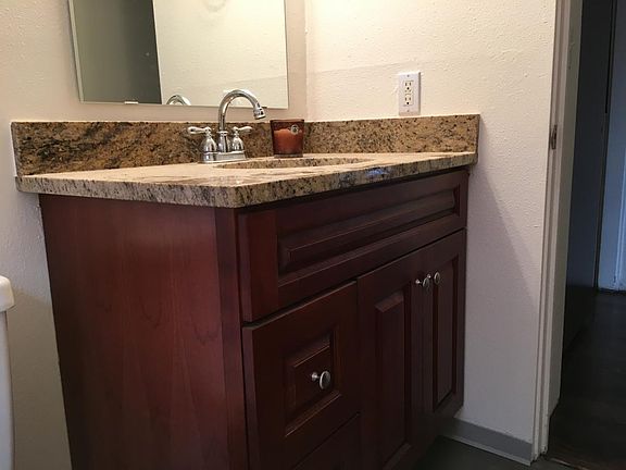 4th image of 110 NW 39th St APT 1