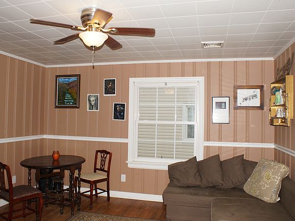 4th image of 804 W 49th St