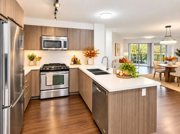 3323 151st St #215, Surrey, BC V3Z 0L3