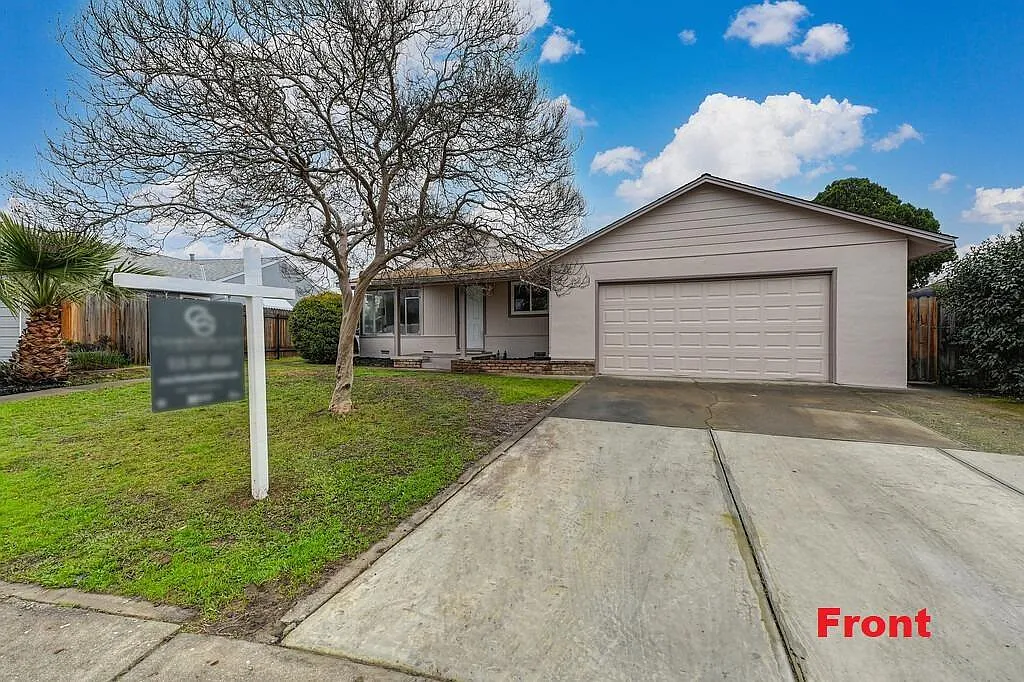 4 bed, 1400 sqft, $2,700 — Photo 1