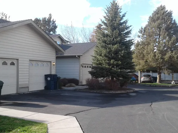 1954 NE Sams Loop APT 3, Bend, OR 97701