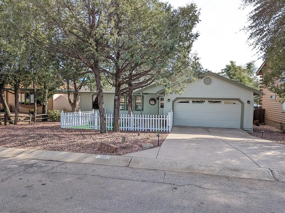 717 W Saint Moritz Dr