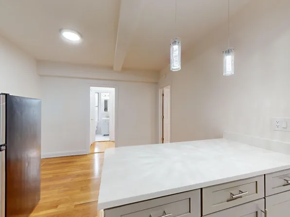 301 East 38th Street image 7 of 25