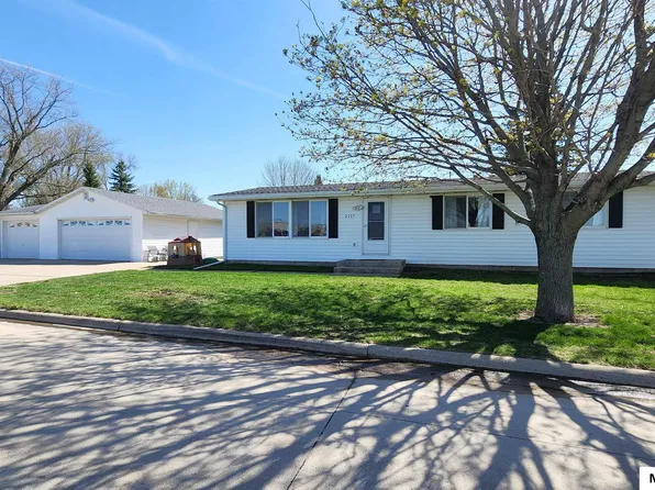 2117 S McKinley Ave, Mason City, IA 50401