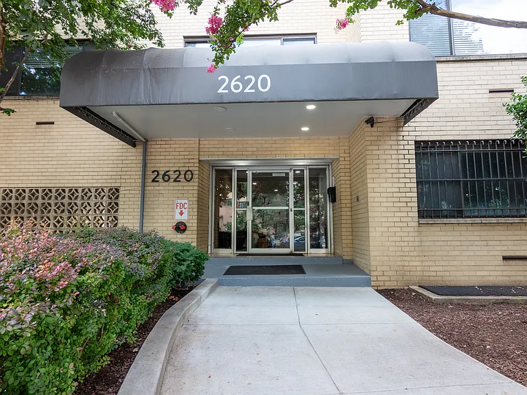2620 16th Street Apartments — Photo 30