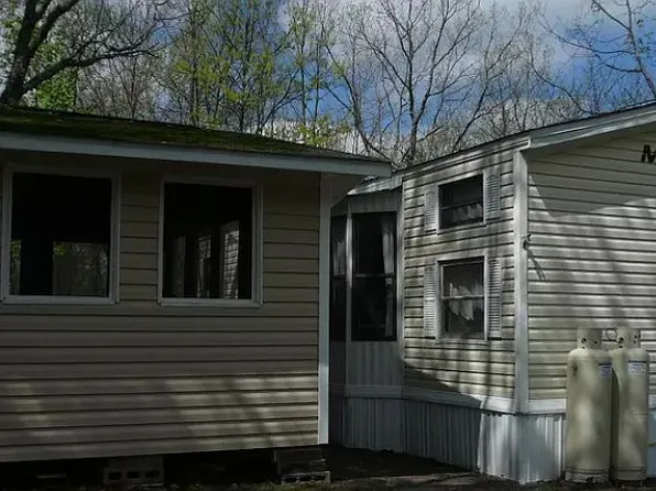 1504 Shohola Pkwy N, Shohola, PA 18458