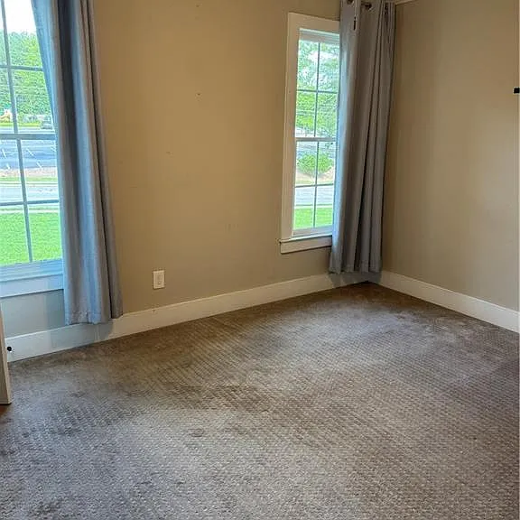 903 Woodlawn Dr NE — Photo 31