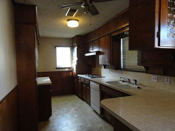 2nd image of 8020 Herndon Dr