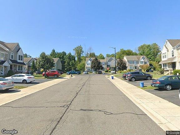 Exterior Neighborhood (street photo)