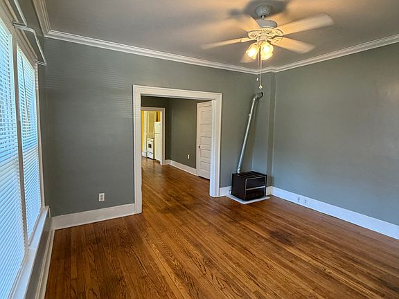 4th image of 806 S Trenton Ave