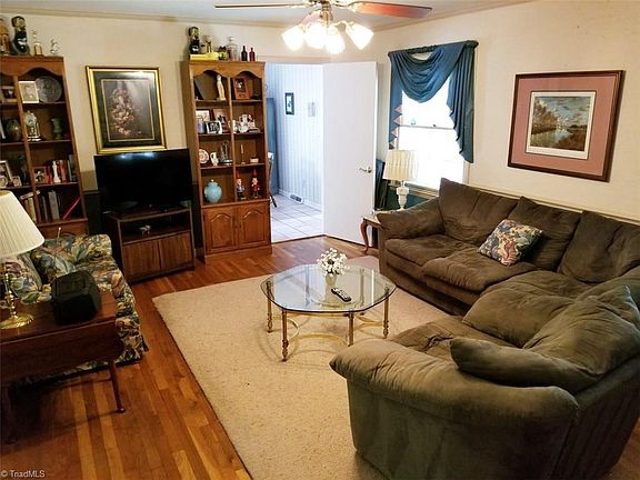 4th image of 1017 Benjamin Pkwy